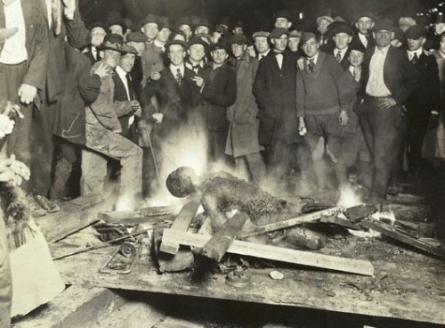 http://patriotdems.files.wordpress.com/2009/08/lynching-omaha-nebraska-sept-29-1919.jpg
